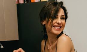 Anna tatangelo (born 9 january 1987) is an italian pop singer. What A Beautiful Piece Of Daughter Anna Tatangelo Lying On The Sofa Like A Goddess Makes You Dream The Shirt Opens Right There Ruetir