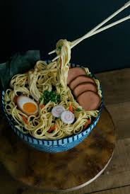 Ramen Cake Tarta De Cumpleanos 3d Y Anti Gravedad Que Imita Un Delicioso Bol De Ramen Plato Tradicional De La Cocina Japonesa In 2019 Cake Novelty Cakes Realistic Cakes