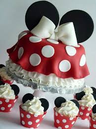 Bizcocho De Mickey Mouse En Suspiro Mas Recetas En Https Lomejordelaweb Es Minnie Cake Torta De Cupcakes Pasteles De Fondant Tartas Bonitas