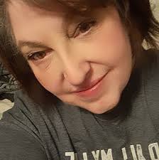 What food trucks are available in Maumee for 150 people?