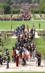 We did not find results for: File Huge Crowd Visiting The Mughal Garden At Rashtrapati Bhavan In New Delhi On February 20 2005 1 Jpg Wikimedia Commons