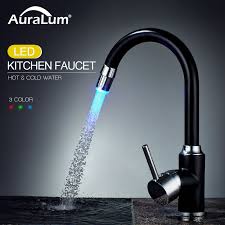 Kostenlose lieferung für viele artikel! Auralum Led Wasserhahn Kuche Kuchenarmatur 360 Drehbar Spultischarmatur Wasserhahn Mischbatterie Mit 3 Farbtemperaturkontrolle Schwarz Chrom Nvt6652