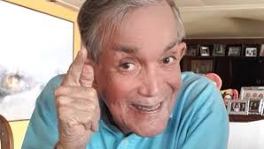 El maestro de la animación venezolana Gilberto Correa disfrutando un día de  sol y montaña