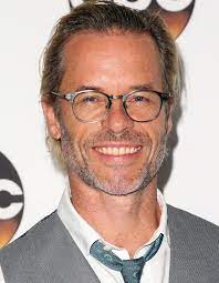 Pearce started his career portraying mike young in the australian television series neighbours. Guy Pearce Rotten Tomatoes