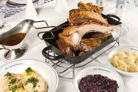 «biedere, brave bierbrauerburschen bereiten beständig bitteres, braunes, bayrisches bier. Obatzter Schweinsbraten Und Co Die Besten Bayerischen Lokale In Munchen Munchen Tv