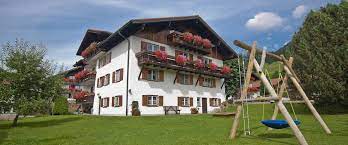 Mit seiner lage zu oberstdorf ist es ein beliebtes ziel für erholungsuchende gäste und familien, die in die allgäuer. Haus Theresa Ferienwohnungen In Schollang Bei Oberstdorf Im Allgau