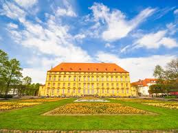 There were five jewish families in the town in 1413, each of which paid from seven to eight gold gulden as tax, but their number had dwindled by 1423 to two, named. Osnabruck Historic Highlights Of Germany