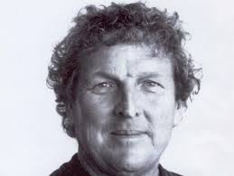 Lawrence had its first fluffy snow of the year. It was delightful.  Fortunately, I had time to trek around @universityofkansas hunting for  beauty. It was an easy task. One of the sculptures