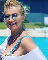 Suç çeteleri zehirli yılan gibidir Songul Karli Dan Bikinili Poz Son Dakika Magazin Haberleri Fiskos Haberleri