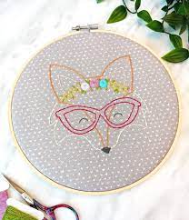 6 inch embroidery hoop transfer paper / pen ½ yard of linen fabric embroidery floss (6 strand dmc) 60 cm or sateen cord or ribbon. Cute Fox Embroidery Free Pattern The Yellow Birdhouse