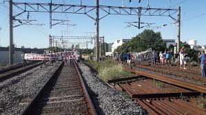 Tren Roca Ferroviarios Realizaron Bloqueo De Molinetes Y Caminata Desde La Estacion Irigoyen Hasta Avellaneda