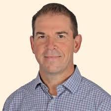 Laura Pelton's Instagram, Twitter & Facebook