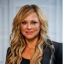 Melissa Oles's Instagram, Twitter & Facebook