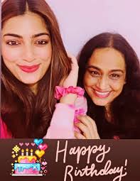 Wish you a very happy birthday mom! Wish you great health and happiness  🌸✨❤️🎉🎀