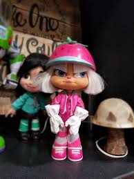È anche una bulla di vanellope. Wreck It Ralph Taffyta Muttonfudge Talking Doll New Never Played With But Box Was Damaged In Storage Doll Disney Movies By Year Disney Dolls Heart For Kids