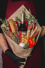 как сделать букет из пива и закуски своими руками Muzhskoj Buket S Pivom Cheeseboard Gift Cheese Gifts Holiday Event Food