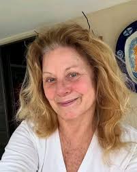 Aos 73 anos, Vera Fischer posta foto sem maquiagem e continua linda!  ✨👏🏻👏🏻