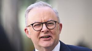 Alison Mcfall's Instagram, Twitter & Facebook