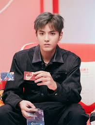 吳亦凡（英語：kris wu；1990年11月6日－），曾用名李嘉恆（英語：kevin li1），華裔加拿大人 for faster navigation, this iframe is preloading the wikiwand page for 吳亦凡. å³äº¦å‡¡ç¾ä¸–å ±ä¾†äº† è­¦æ–¹è­‰å¯¦ æ¶‰å«Œæ€§ä¾µç½ªè¢«åˆ'äº‹æ‹˜ç•™ å¨›æ¨‚æ˜Ÿèž