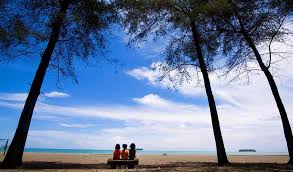 Cermin theme park merupakan sebuah wahana rekreasi yang mencakupemdanemdibuka pada tahun 2007, cermin theme park diresmikan langsung oleh jusuf kalla yang saat itu menjabat sebagai wakil presiden. Pantai Cermin Waterpark Menariknya Bermain Air Di Pantai Dengan Cara Berbeda Destinasi Travel Indonesia