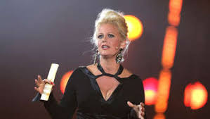 Letzte anprobe bei der schneiderin. Barbara Schoneberger Zeigt Sich Im Knappen Abendkleid Die Fans Haben Nur Eine Frage Stars