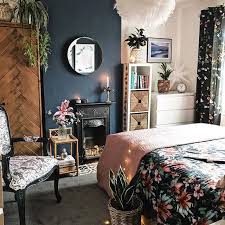 Decorating your bedroom with vintage finds and secondhand treasures creates a quirky, individual but in general, vintage style means decorating with furnishings, fabrics, accessories, and colors that. Pin On Future Home