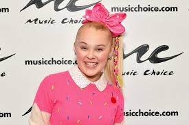 With the jojo siwa jojo's juice game, jojo with the big bow's fans get to play games that are featured on her youtube channel. Jojo Siwa Answers The Internet S Most Asked Questions About Herself Tigerbeat