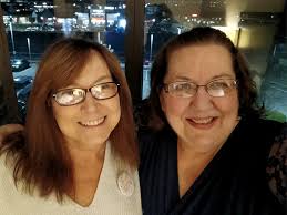 Mini Fairfield High School reunion. Deidre, Deb, and Dolly!  👩🏾‍🎓👩🏾‍🎓👩🏾‍🎓