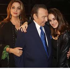 Με υγεία, αγάπη, όνειρα, ελπίδα, δύναμη και ό,τι. Tolhs Boskopoylos Agnwristos O Tragoydisths H Spania Emfanish Meta Apo Kairo Kai Fwtografia Me Th Syzygo Toy