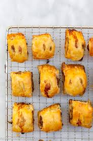 Mini sausage rolls vs giant sausage roll. English Sausage Rolls Recipe Confessions Of A Baking Queen