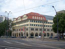 Abseits des finanzgeschäfts ist die bank ein wichtiger und gern gesehener sponsor im bereich sport und kultur. Ostsachsische Sparkasse Dresden Wikipedia