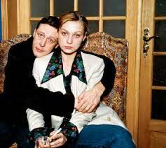 В одном интервью михаил ефремов признался, что ему стыдно за многие свои поступки. Zheny Mihaila Efremova Lichnaya Zhizn Izvestnyh Lyudej