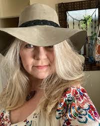 Rhonda Skinner's Instagram, Twitter & Facebook