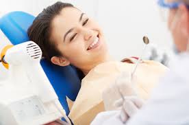 Understand the difference between root canals and fillings, the signs that you need a root canal and the severity of pain during the procedure. How Do I Know If I Need A Root Canal Or A Tooth Filling