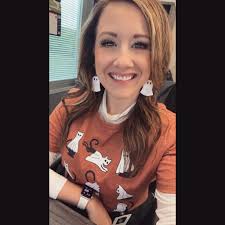 One of my close friends (since high school!) got married over the weekend,  and I can't get over how beautiful the bouquets were! 😍 💐 It was an honor  to be one