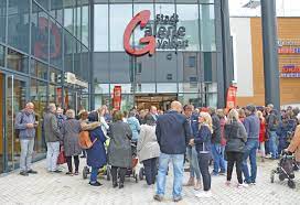 Die eigentumswohnung befindet sich in einem citynahen wohngebiet in velbert, mit guter anbindung an den öpnv. Die Stadtgalerie In Velbert Hat Ab Sofort Geoffnet Fehlalarm Gab Den Startschuss Fur Shoppingcenter Velbert