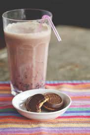 Celebration Au Beurre Recouverts De Vrai Chocolat Au Lait Truffes Framboise Lait Frappe Aux Framboises Et Au Chocolat Celebratio Biscuits Cold Drinks Food