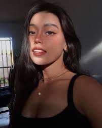 Sara Arellano en Instagram: “Pendiente al cel, pendiente a ti”