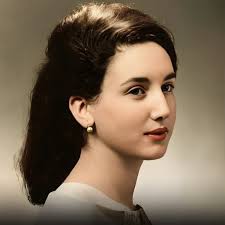 Teenage girl chooses to keep her baby