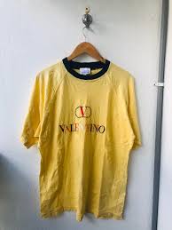 90 Fashion Black And Yellow Graphic Tee Vintage Original 90 S Valentino Italian Fashion Designer Italian Fashion Designers Italian Fashion Fashion Design
