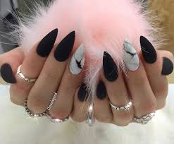 Acrylic Black And White Marble Nails Pin Ot Polzovatelya Adelia Belt Na Doske Unas Nogti Dizajnerskie Nogti Krasivye Nogti