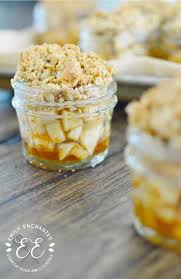 Mini Apple Crisp In A Jar In 2020 Mason Jar Desserts Mason Jar Desserts Recipes Green Apples Dessert