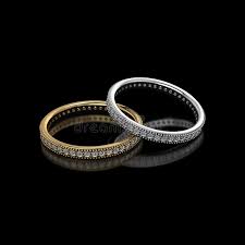 Dabei finden sich klassische motive wie brautpaare, ringe und tauben, aber auch andere hübsche animationen, so dass für jeden geschmack das passende schnell gefunden ist. Gold Und Silber Mit Ringen Der Diamantenen Hochzeit Auf Schwarzem Background 3d Bild Stock Abbildung Illustration Von Jahrestag Kreis 139983547
