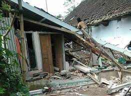 Berikut kami sajikan berita gempa bumi hari ini yang bersumber dari bmkg.go.id secara live. Gempa Magnitudo 6 7 Guncang Malang Sejumlah Bangunan Di Blitar Dan Tulungagung Rusak Okezone News