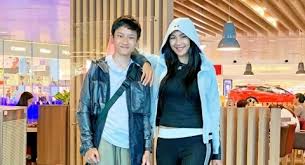 Deodatus andreas deddy cahyadi sunjoyo atau lebih dikenal sebagai deddy corbuzier (lahir di jakarta, 28 desember 1976; Kalina Oktarani Pilih Anak Tak Naik Kelas Ketimbang Sekolah Saat Corona