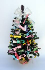 Need Inspiration For Your Beauty Salon Christmas Decorations This Christmas Tree Filled With Hair Rollers C Funny Christmas Tree Salon Decor Hair Salon Decor