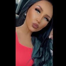 Taylor Pires's Instagram, Twitter & Facebook