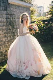 Popular ones include skater look, gown pattern, umbrella look, body con, embroidered, and more! 20 Floral Wedding Dresses That Will Take Your Breath Away Chic Vintage Brides