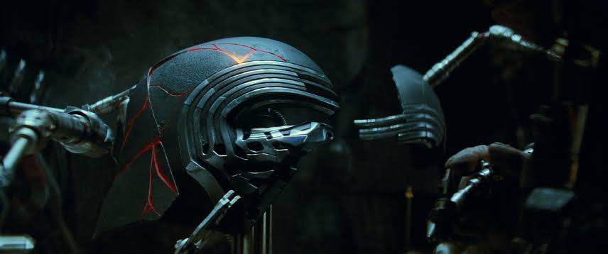 Máscara de Kylo Ren.