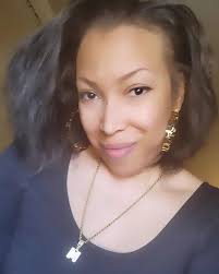 Introduction and photo sharing in a social group